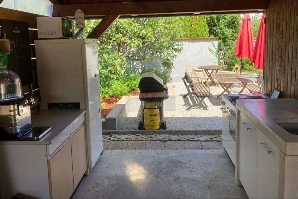 Huge Bbq Garden 1, Basement App Two Bathrooms, Ac, Free Parking Любляна Екстер'єр фото